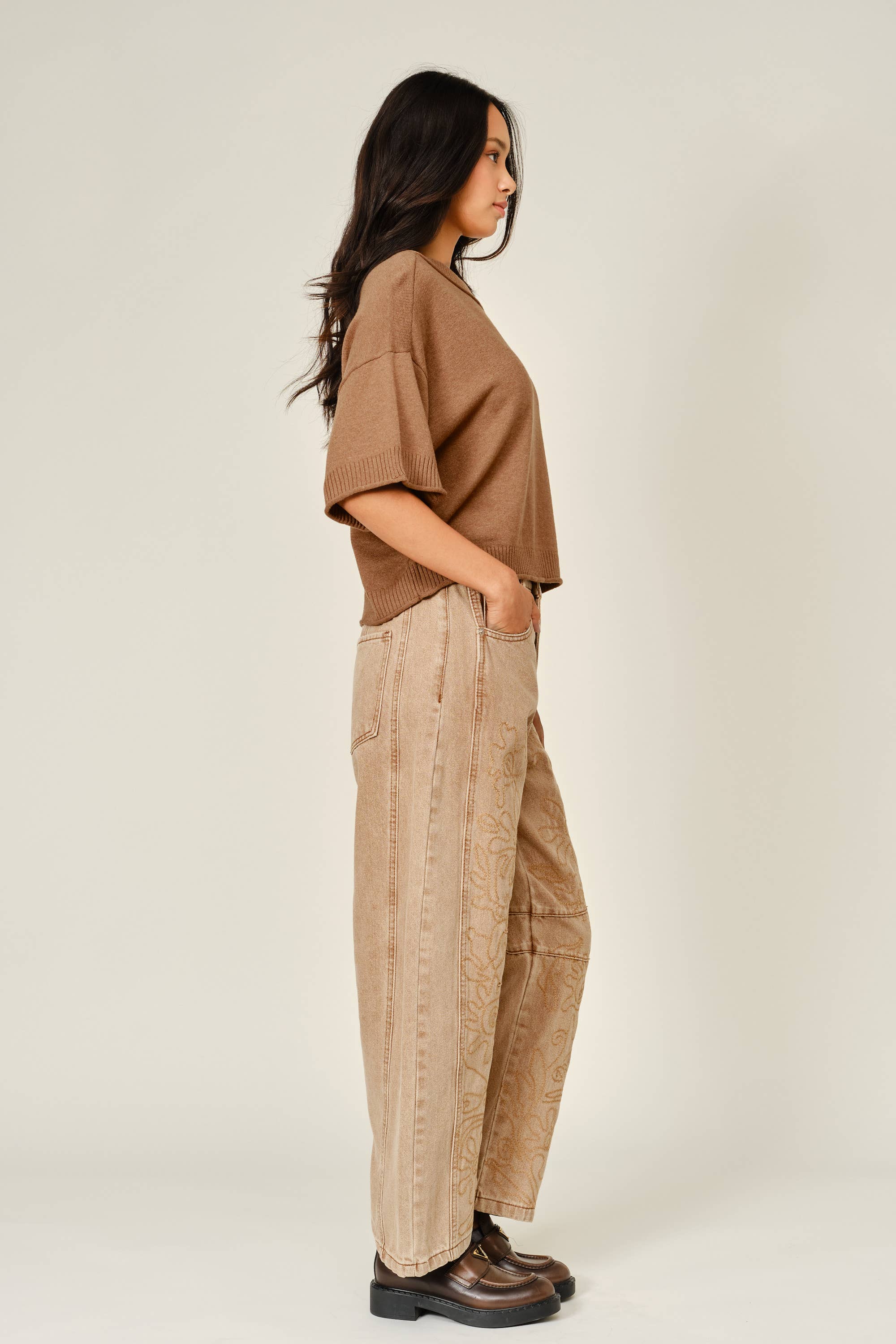 AJP5114 EMBROIDERED DETAIL COTTON BARREL PANTS