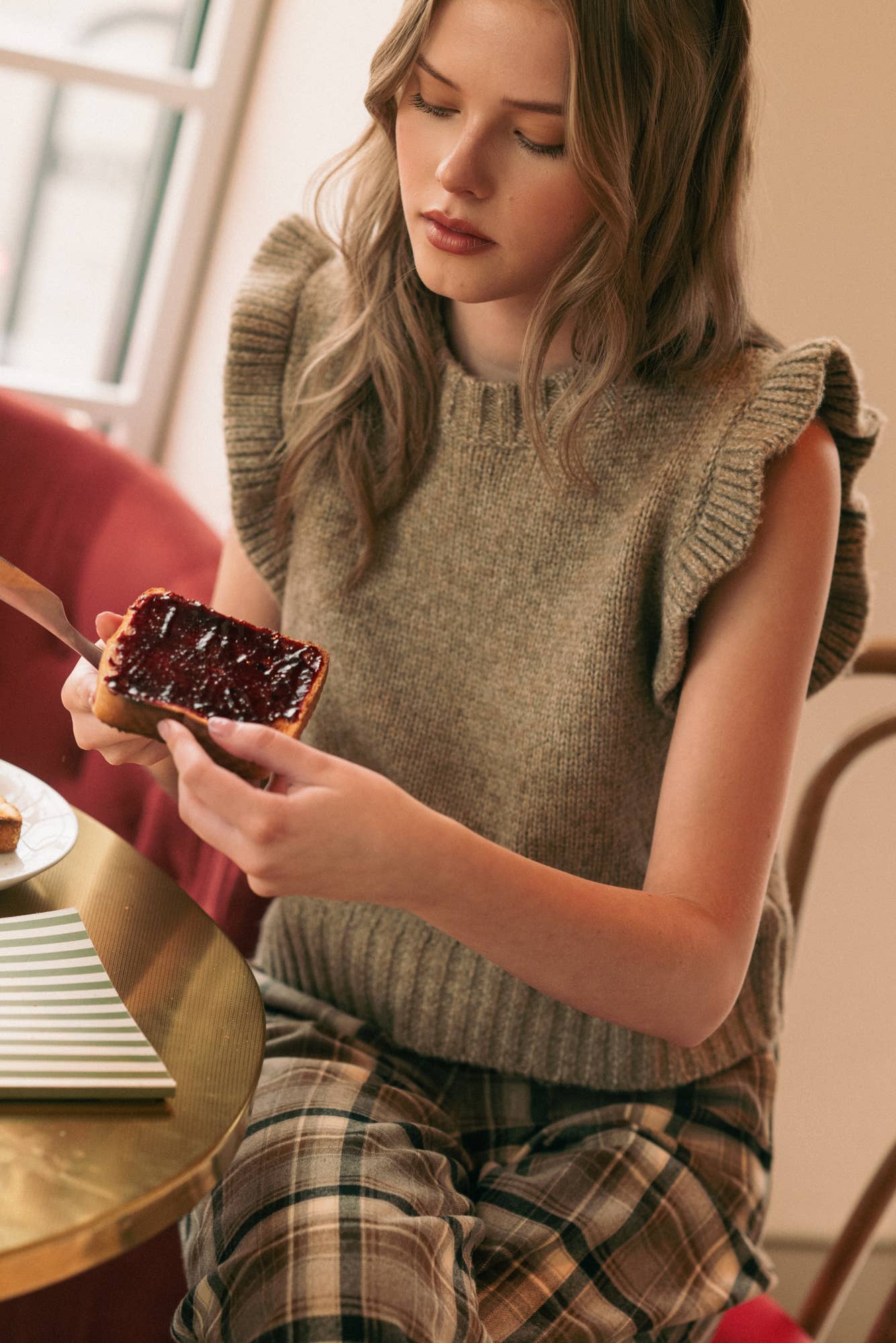 T7400   RUFFLE SLEEVE SWEATER TOP