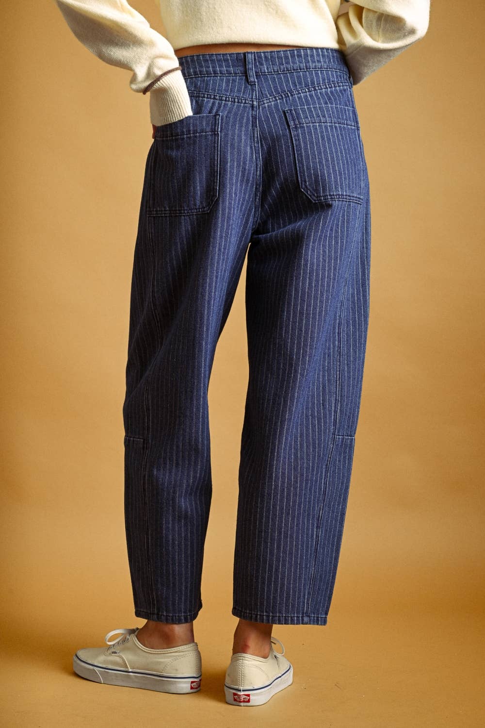 P7601   PINSTRIPED DENIM BARREL PANTS