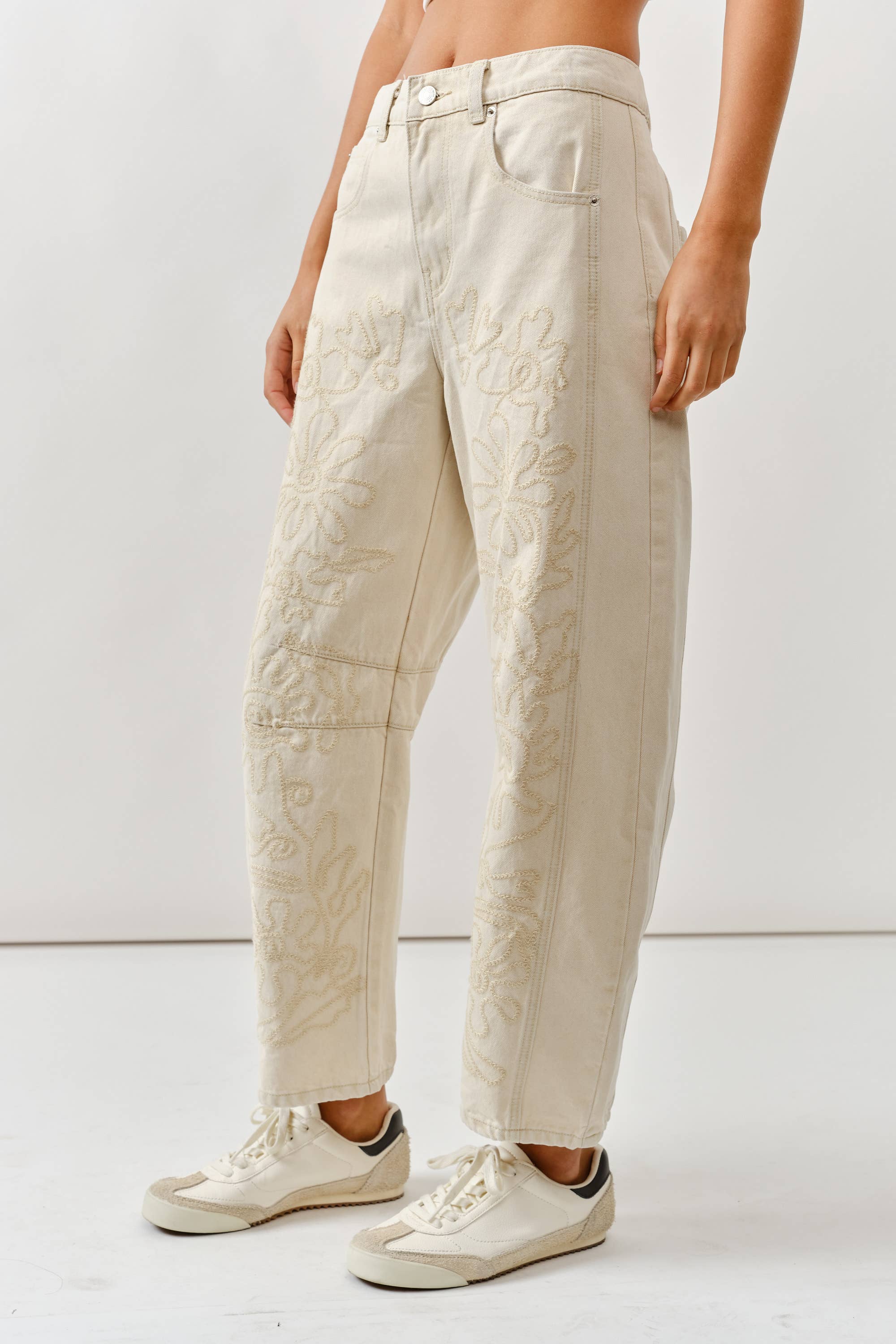 AJP5114 EMBROIDERED DETAIL COTTON BARREL PANTS