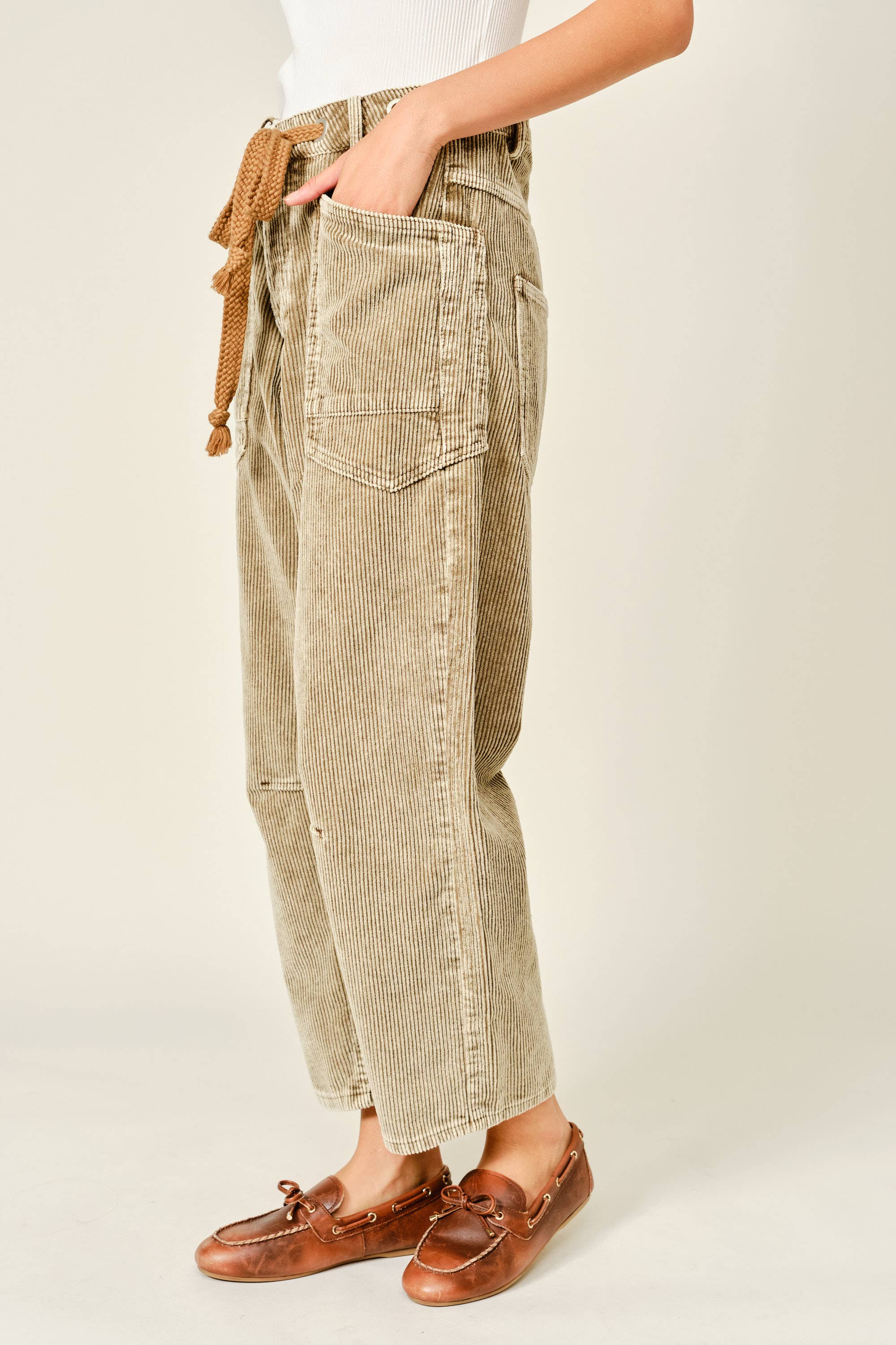 AJP5452 BARREL CORDUROY PANTS WITH EYELET WAIST