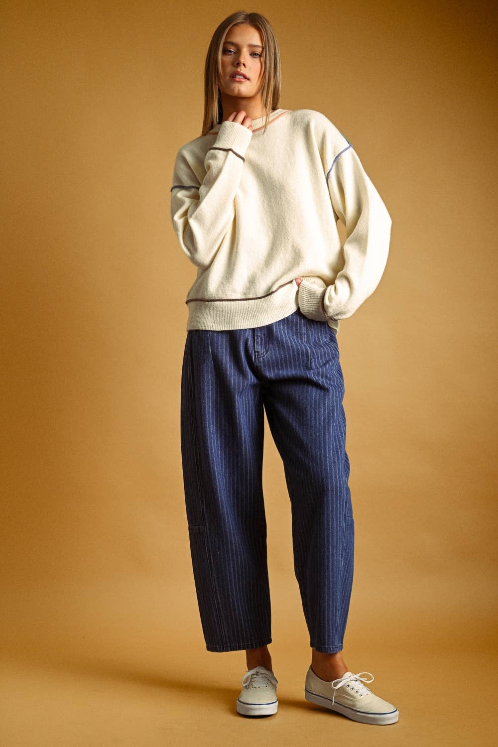 P7601   PINSTRIPED DENIM BARREL PANTS