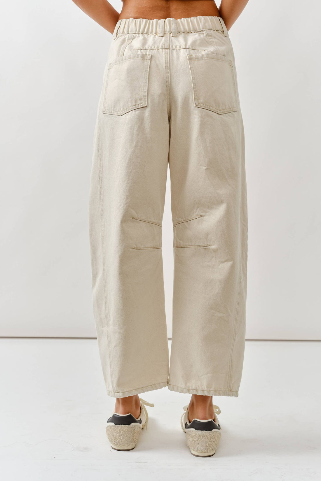AJP5114 EMBROIDERED DETAIL COTTON BARREL PANTS