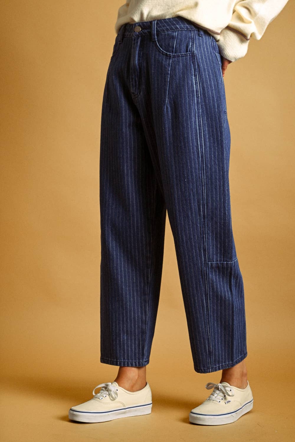 P7601   PINSTRIPED DENIM BARREL PANTS