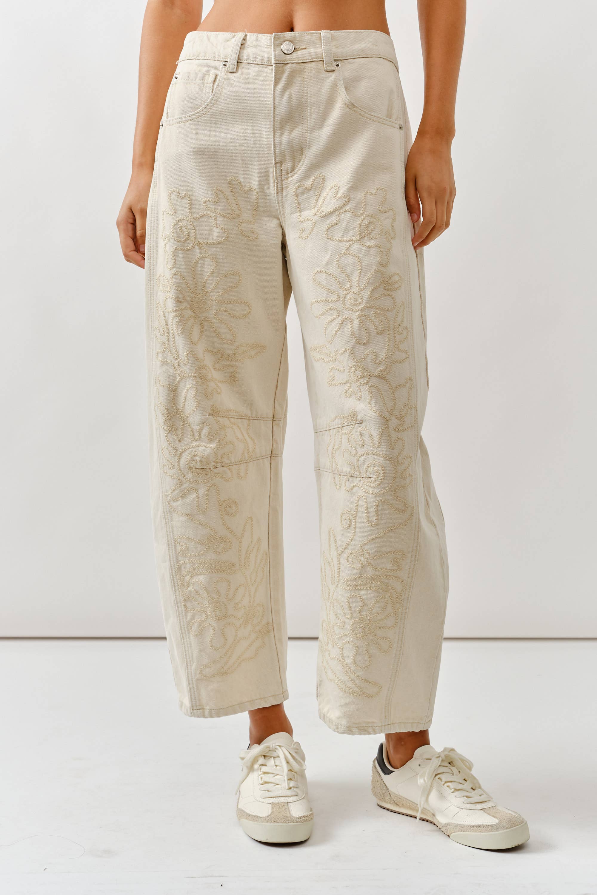 AJP5114 EMBROIDERED DETAIL COTTON BARREL PANTS