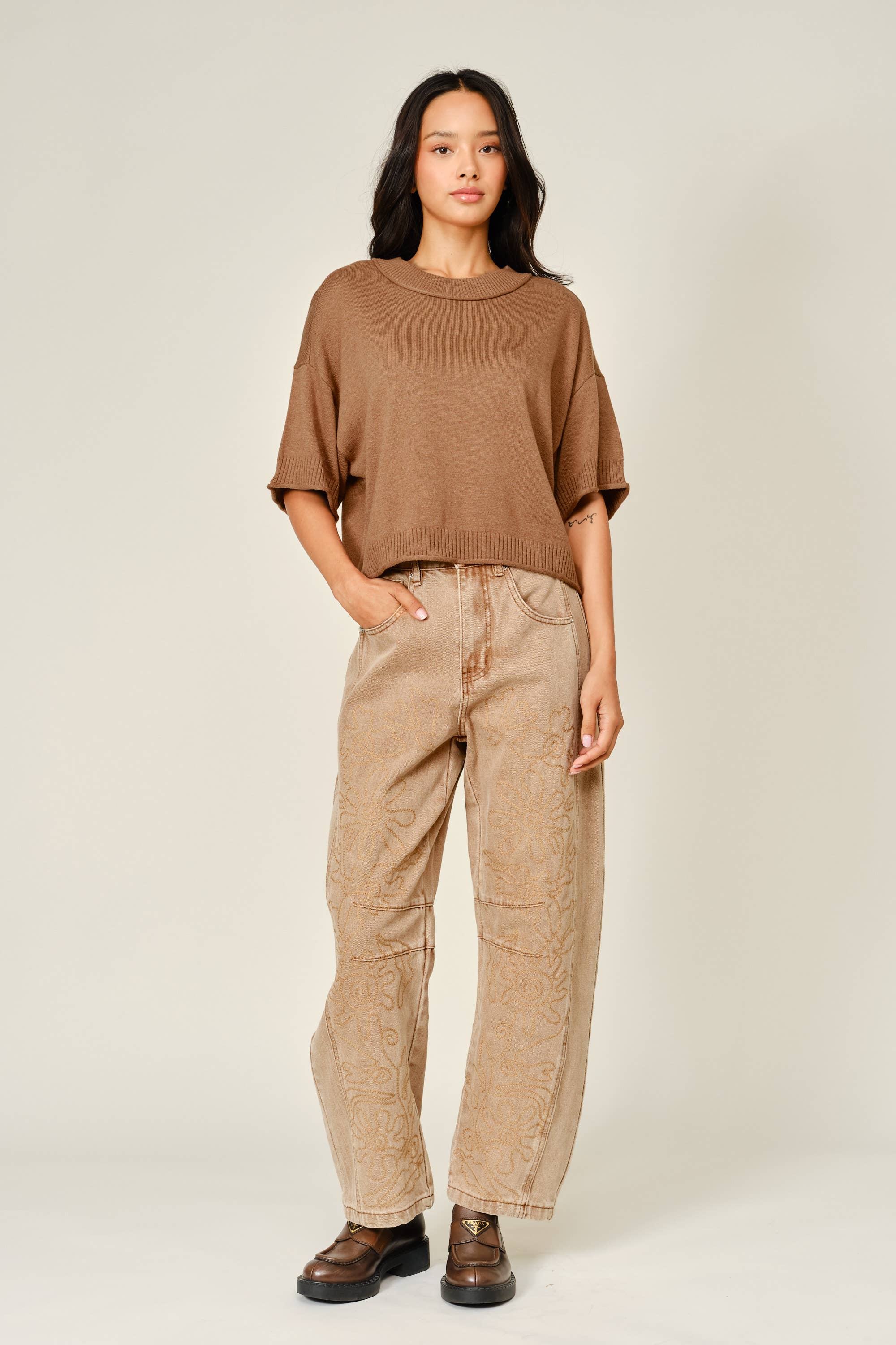 AJP5114 EMBROIDERED DETAIL COTTON BARREL PANTS