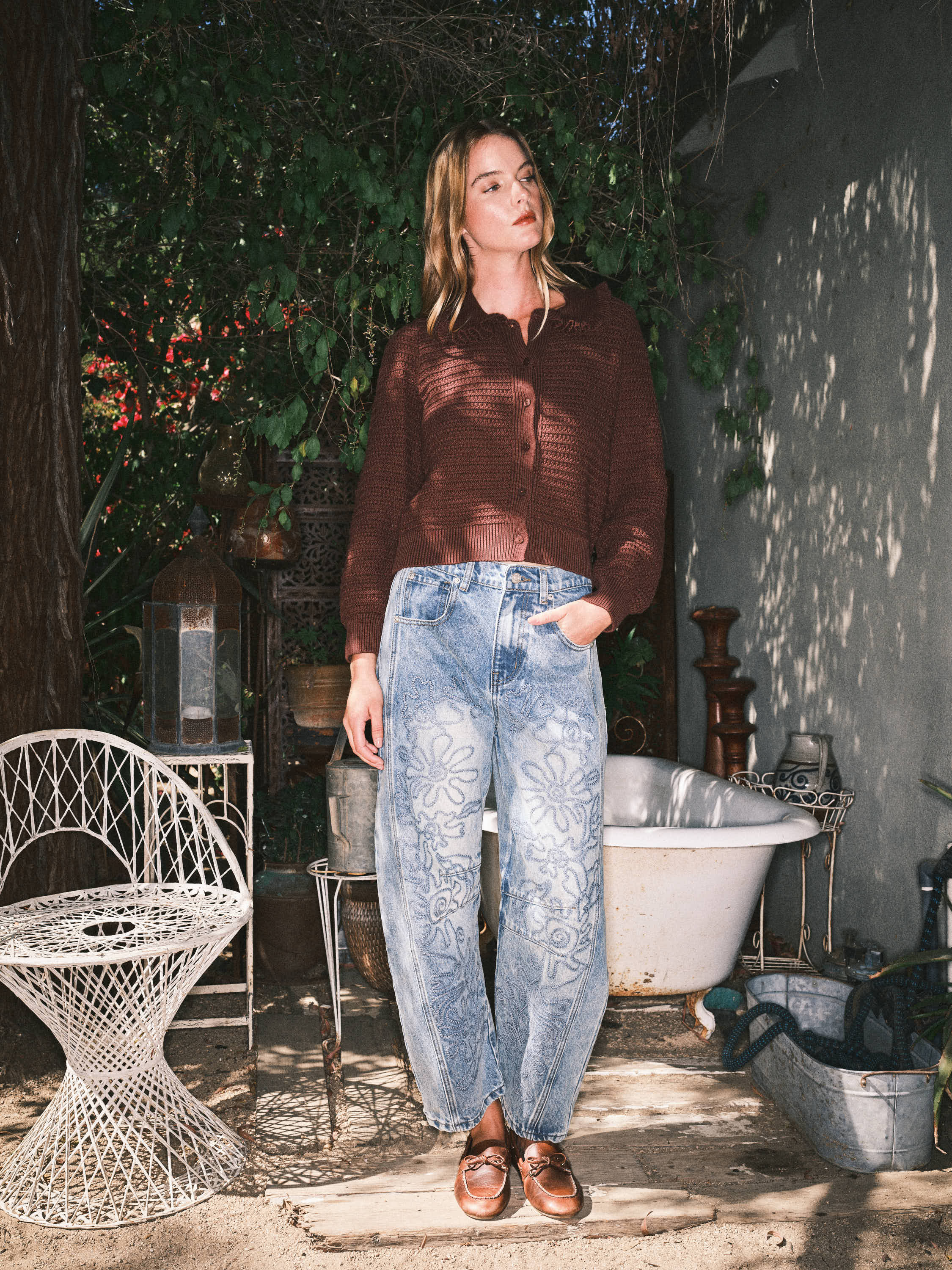 AJP5114 EMBROIDERED DETAIL COTTON BARREL PANTS