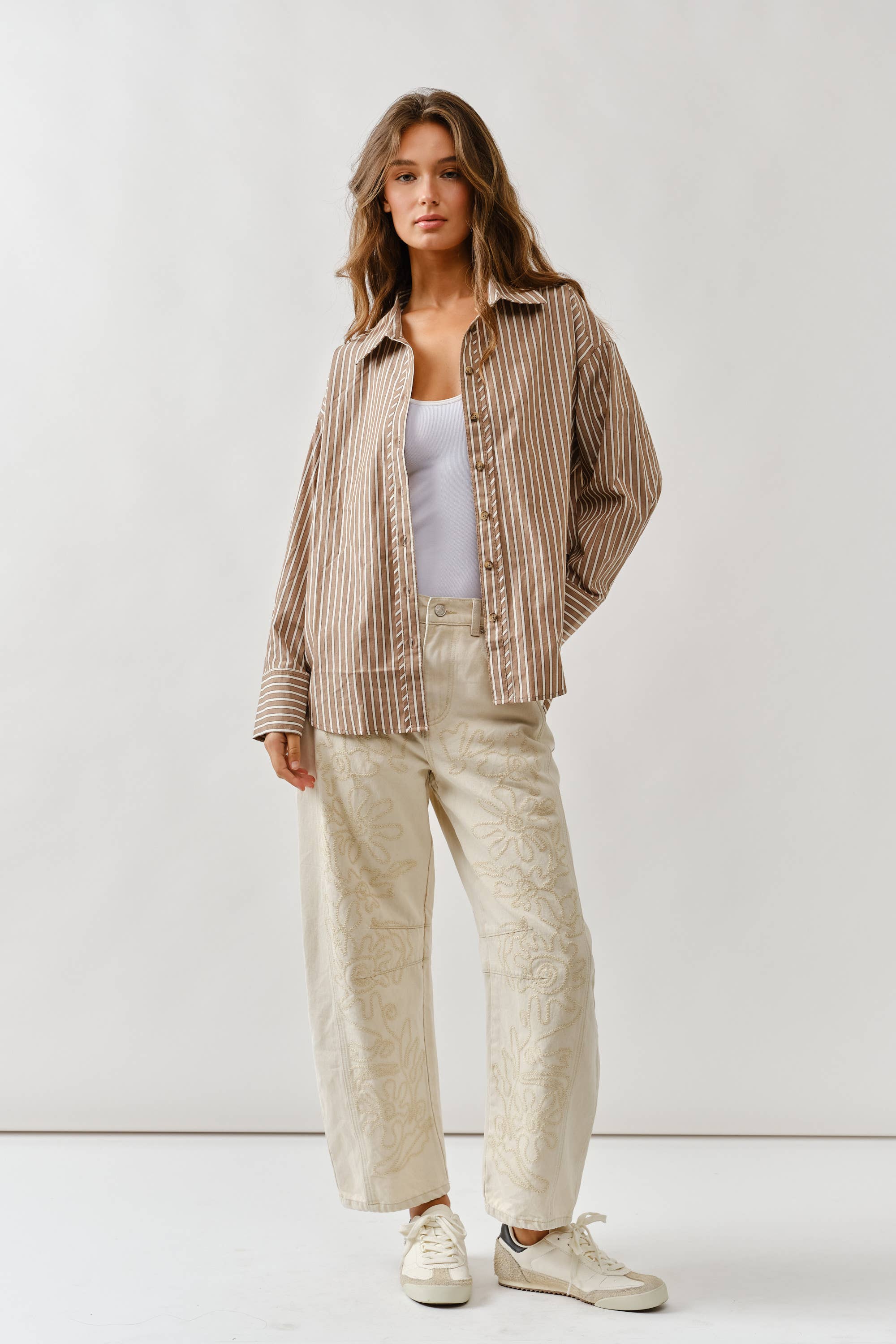 AJP5114 EMBROIDERED DETAIL COTTON BARREL PANTS