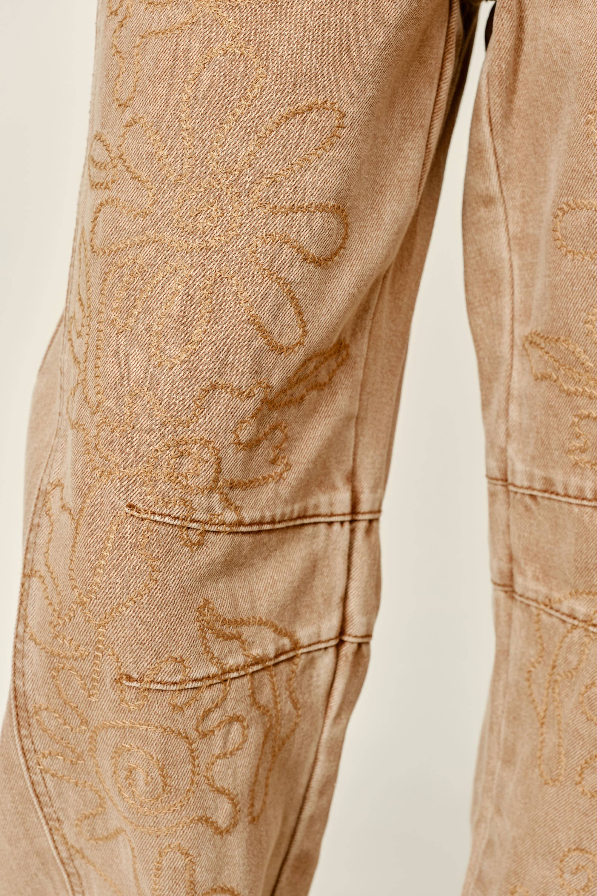 AJP5114 EMBROIDERED DETAIL COTTON BARREL PANTS